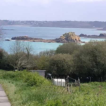 Maison de 2 chambres a Guimaec a 500 m de la plage avec vue sur la mer jardin amenage et wifi Extérieur photo